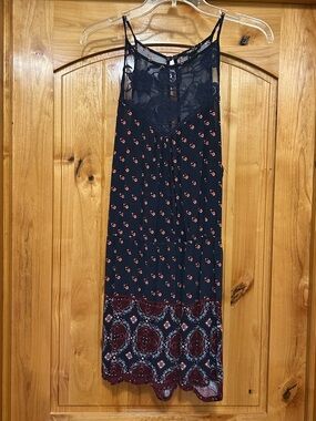 Rue21 Navy & Burgundy Midi Shorts Romper with Lace Chest & Open Back Size Jr L
